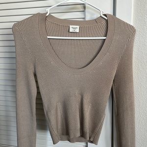 Abercrombie & Fitch long sleeve ribbed top with scoop neckline. Size XS